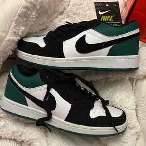 Nike Womens Black, White, and Green Dunks- Size 7
